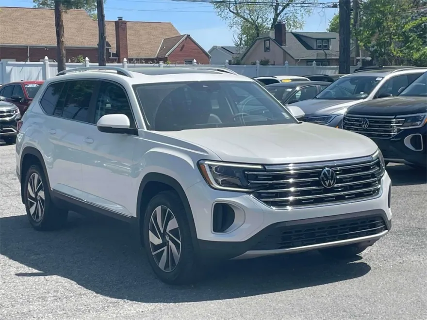 2025 Volkswagen Atlas SEL photo 1