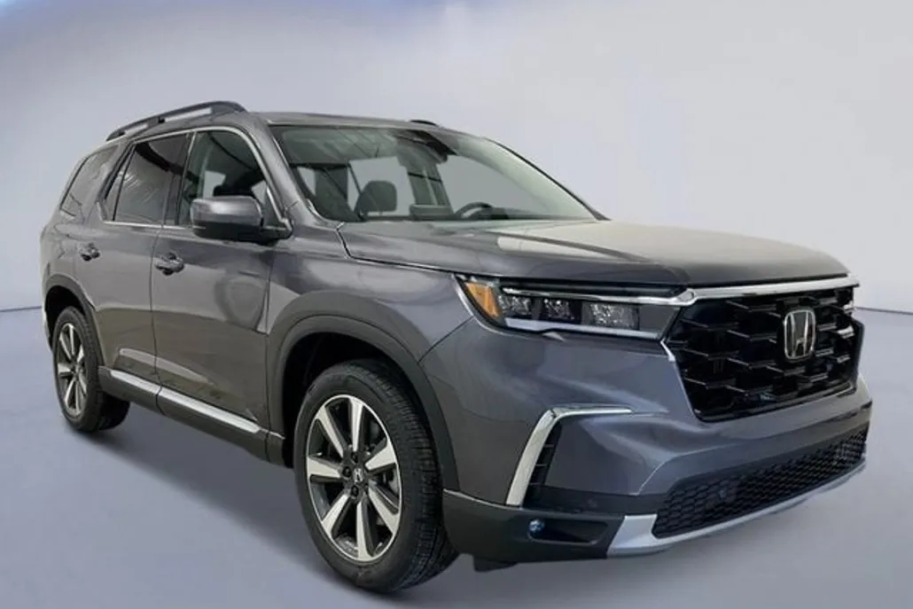 2025 Honda Pilot Touring photo 1