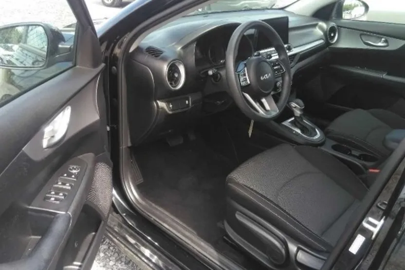 2023 Kia Forte LXS photo 1