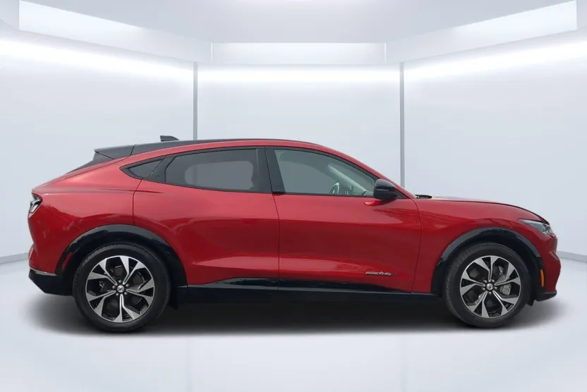 2022 Ford Mustang Mach-E Premium photo 1