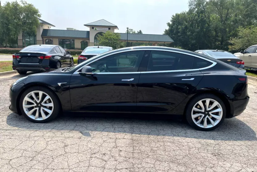 2018 Tesla Model 3 Long Range photo 1