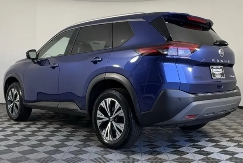 2021 Nissan Rogue SV photo 1