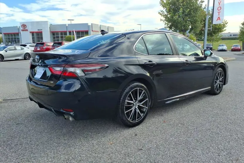 2024 Toyota Camry SE photo 1