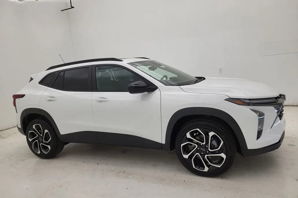 2025 Chevrolet Trax photo 1