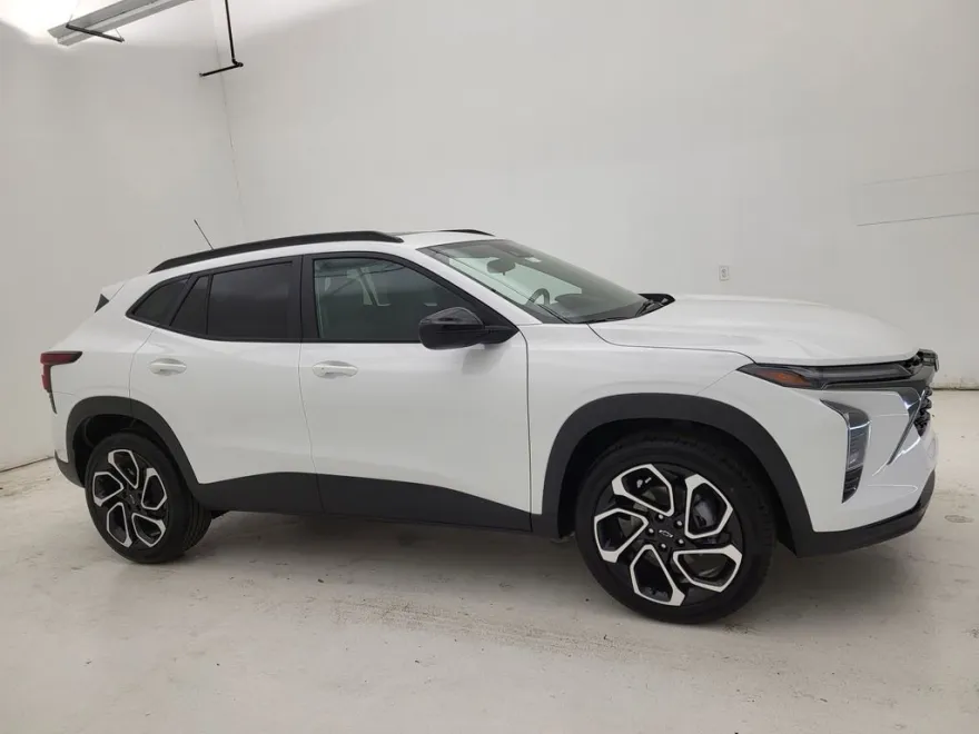2025 Chevrolet Trax photo 1