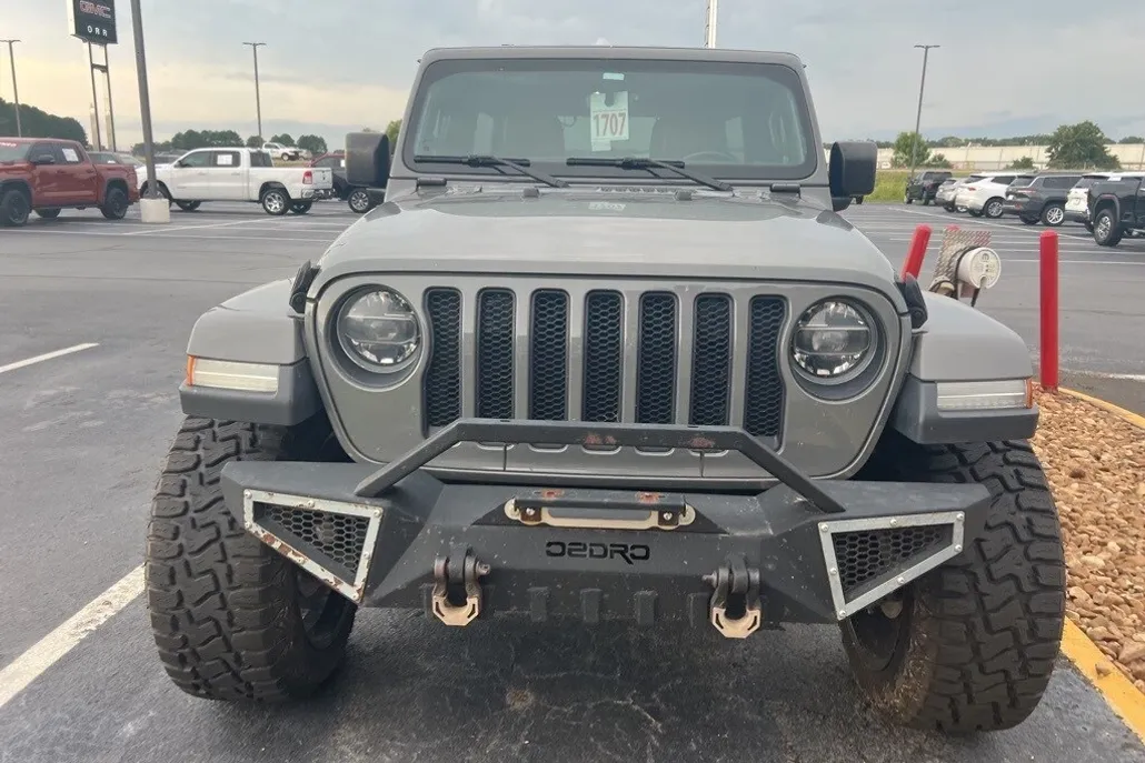 2019 Jeep Wrangler Unlimited Sahara photo 1