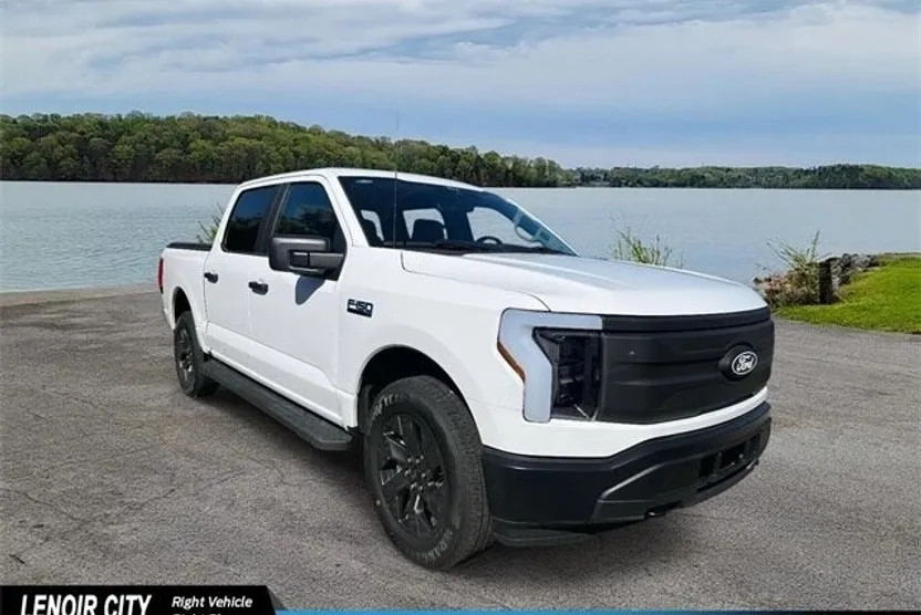 2025 Ford F-150 Lightning photo 1