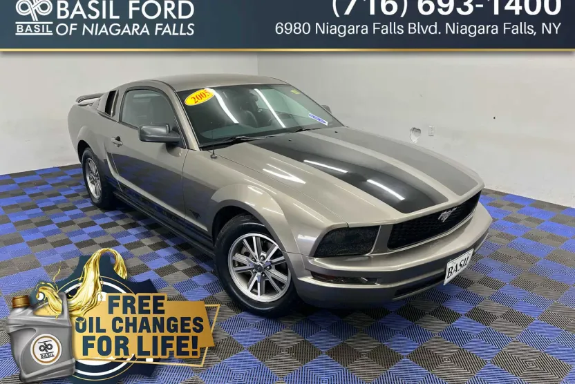 2005 Ford Mustang Deluxe photo 1