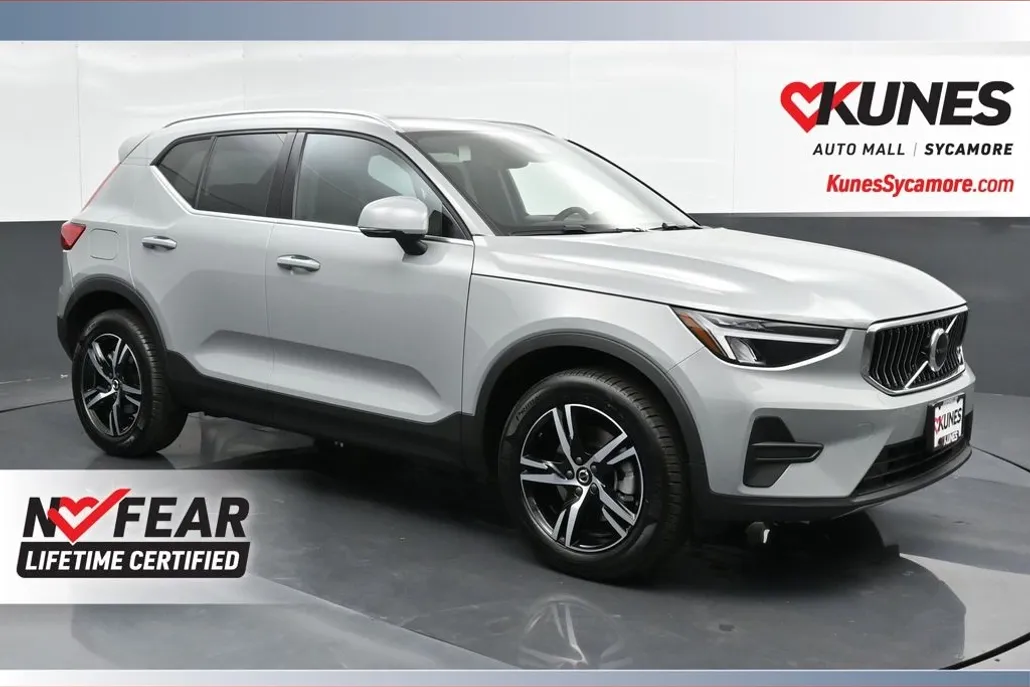 2025 Volvo XC40 Core photo 1