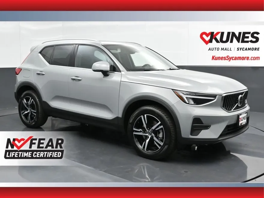 2025 Volvo XC40 Core photo 1