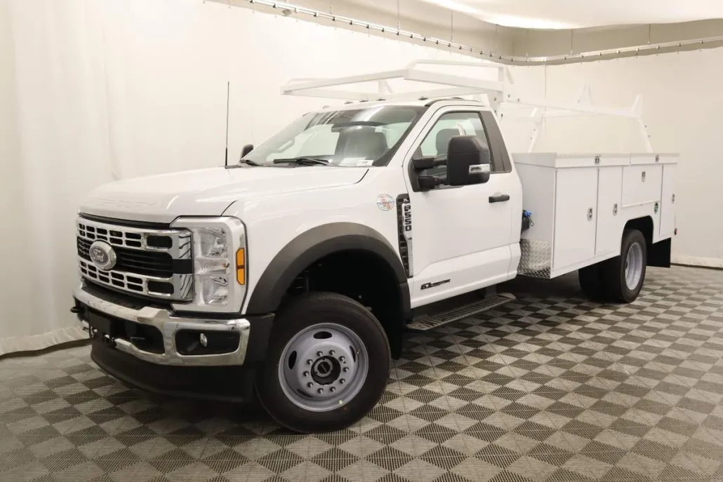 2024 Ford F-550 photo 1