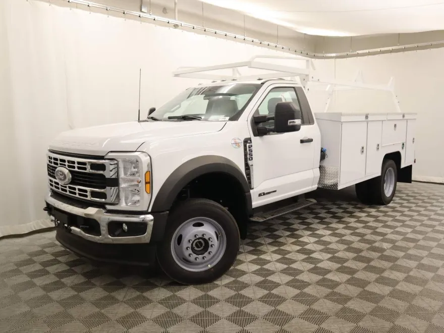 2024 Ford F-550 photo 1