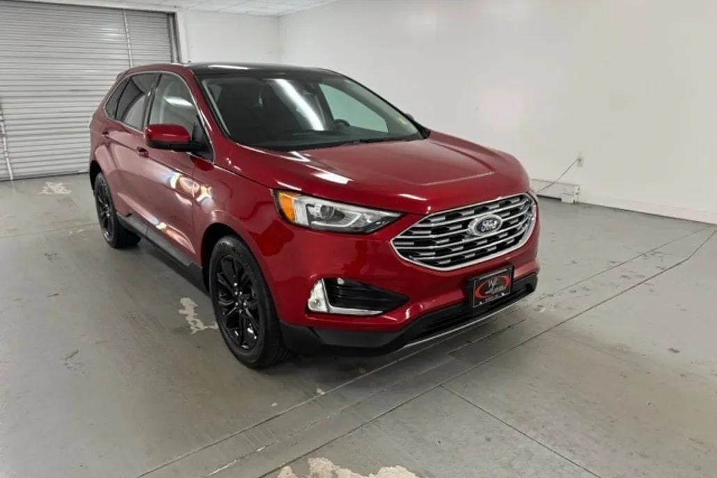 2022 Ford Edge SEL photo 1