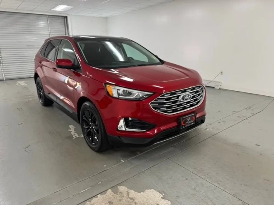 2022 Ford Edge SEL photo 1