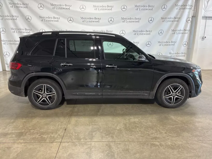 2024 Mercedes Benz EQB 300 4MATIC photo 1
