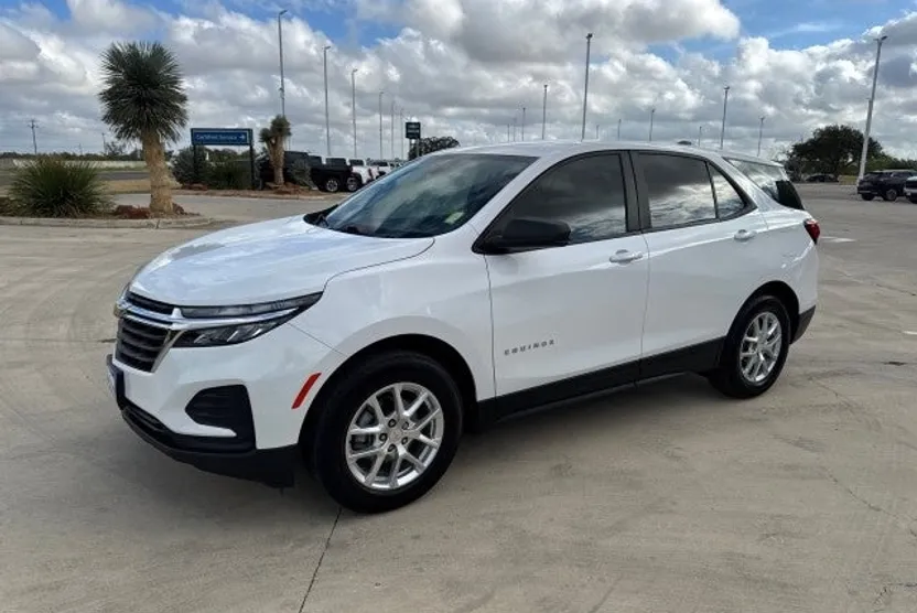 2024 Chevrolet Equinox LS photo 1