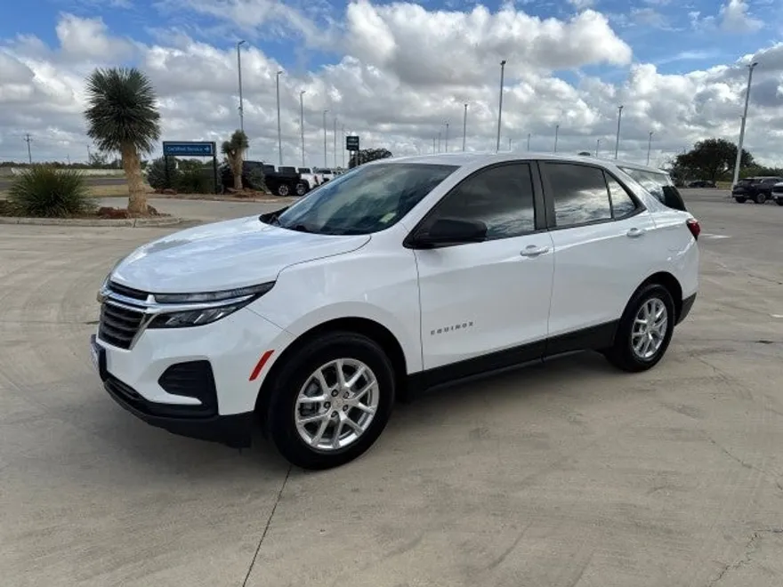 2024 Chevrolet Equinox LS photo 1