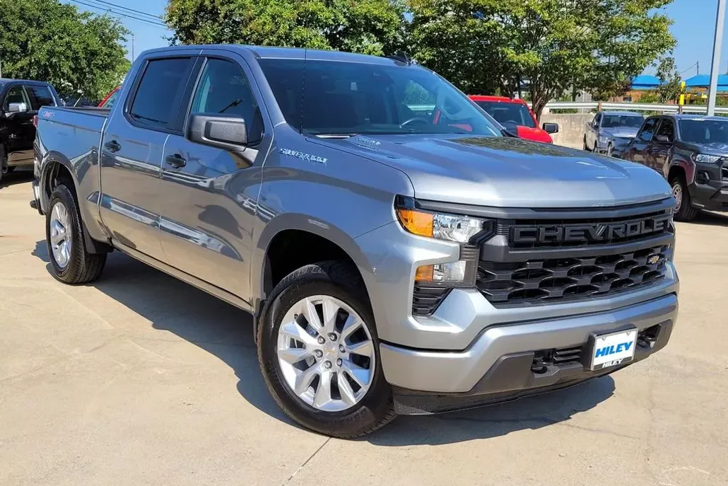 2025 Chevrolet Silverado 1500 Custom photo 1