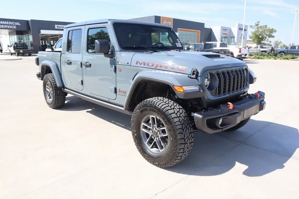 2025 Jeep Gladiator Mojave photo 1