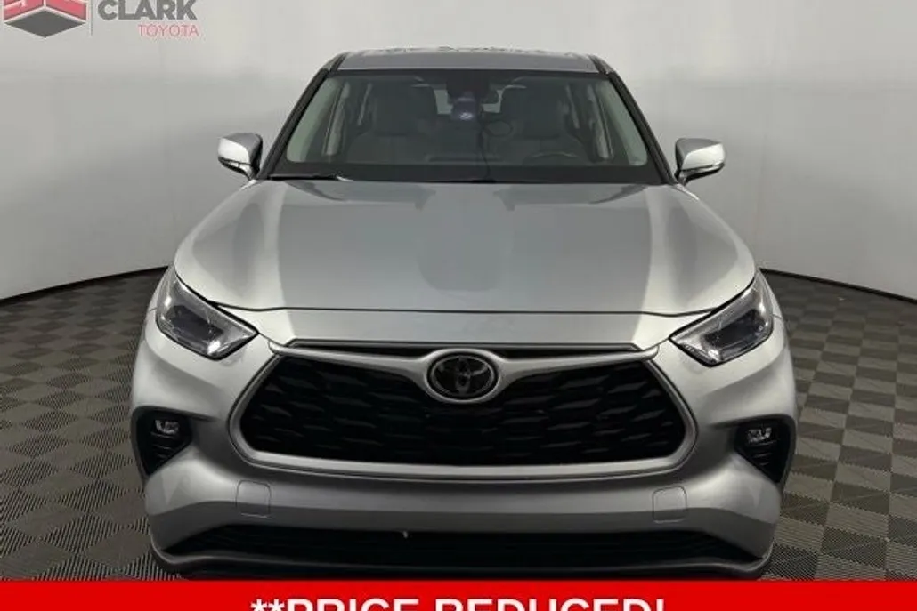 2024 Toyota Highlander LE Sport photo 1