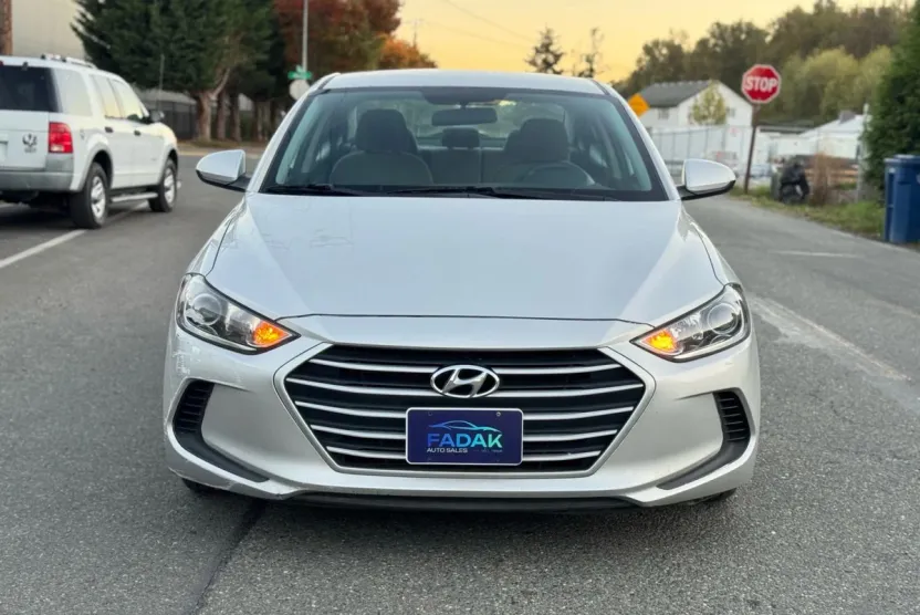 2018 Hyundai Elantra SEL photo 1