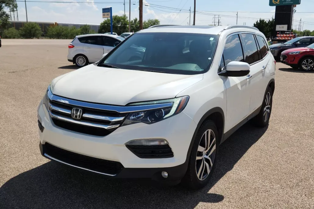 2017 Honda Pilot Elite photo 1