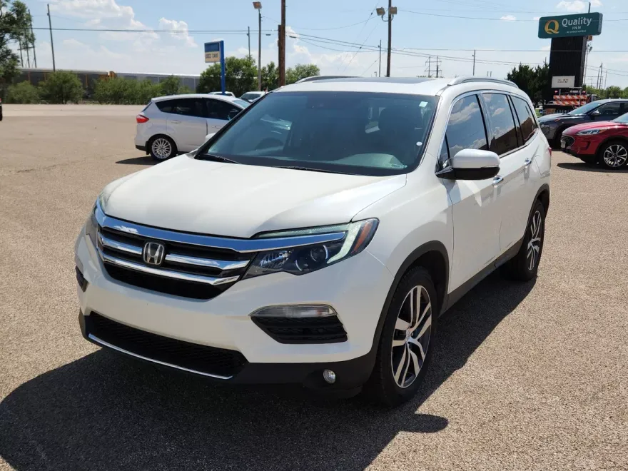 2017 Honda Pilot Elite photo 1