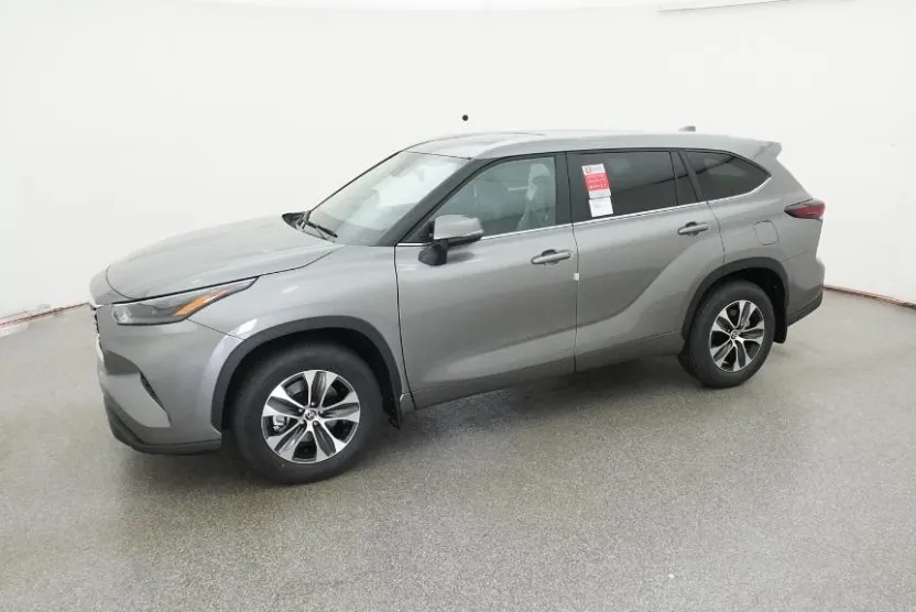 2025 Toyota Highlander XLE photo 1