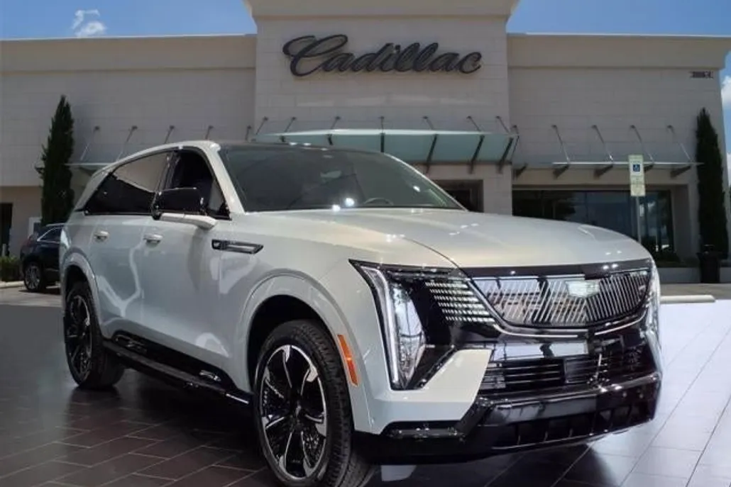 2025 Cadillac Escalade IQ Sport photo 1
