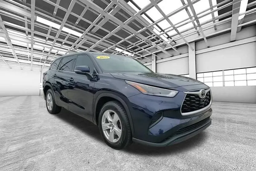 2022 Toyota Highlander L photo 1
