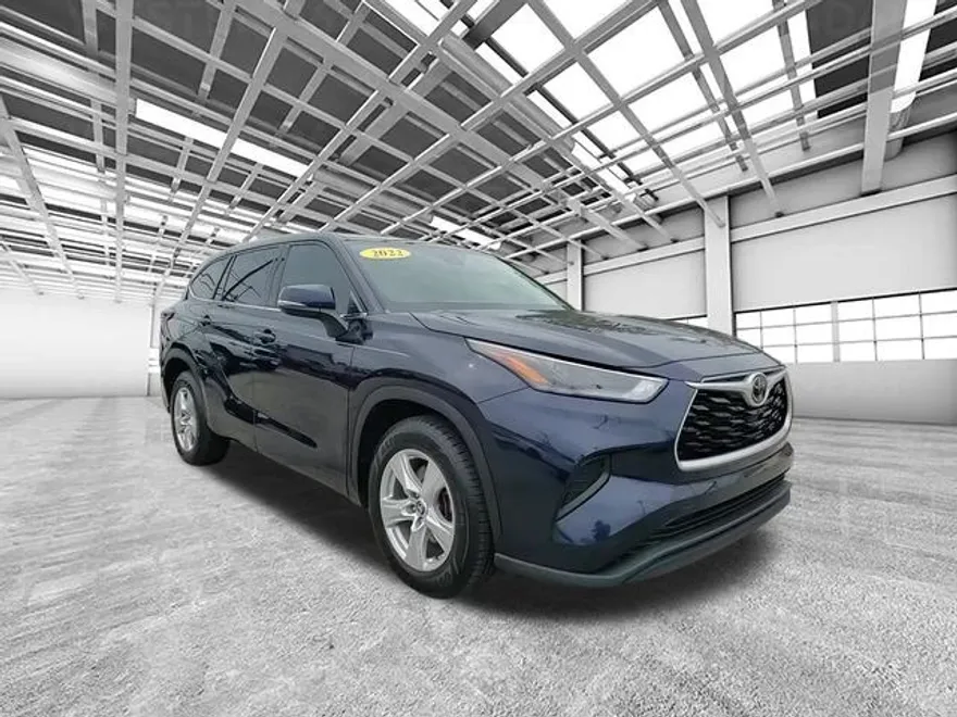 2022 Toyota Highlander L photo 1