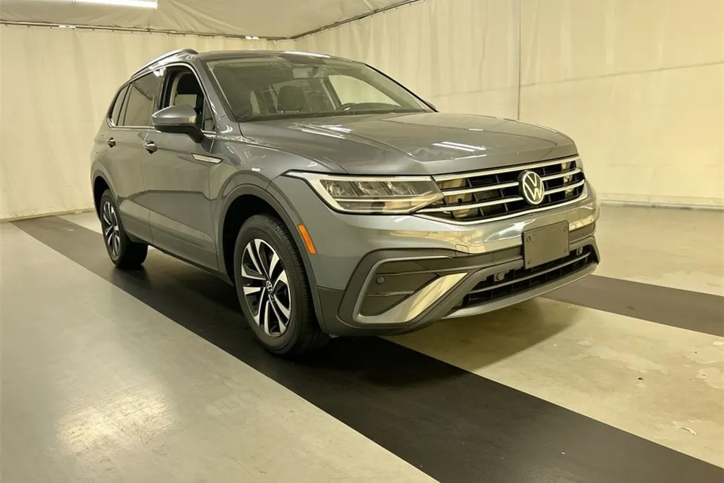 2022 Volkswagen Tiguan S photo 1