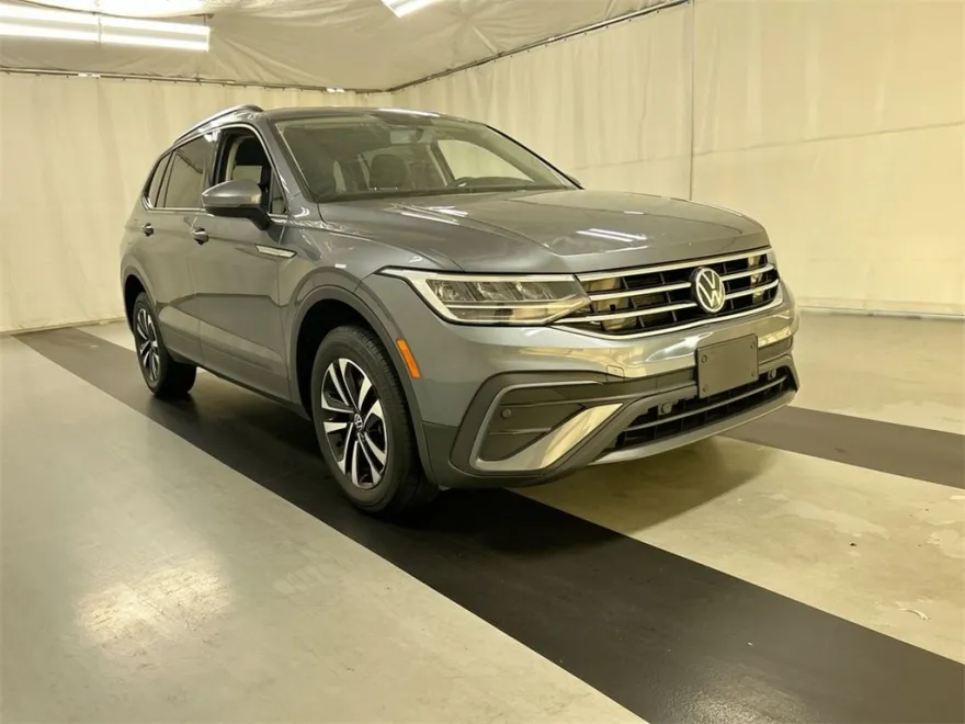 2022 Volkswagen Tiguan S photo 1