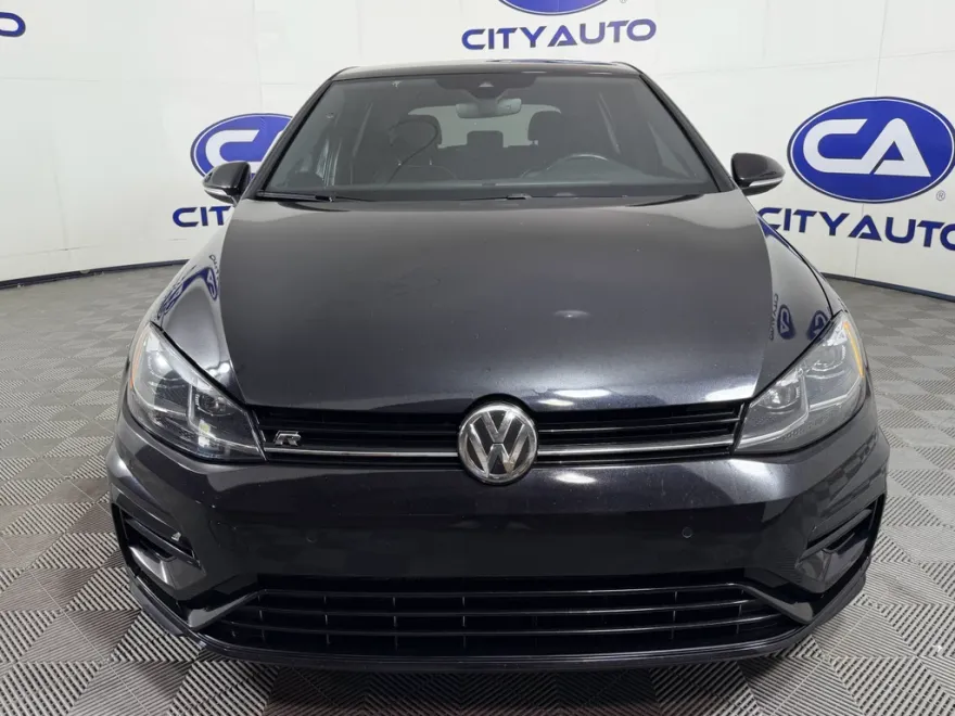 2019 Volkswagen Golf R photo 1