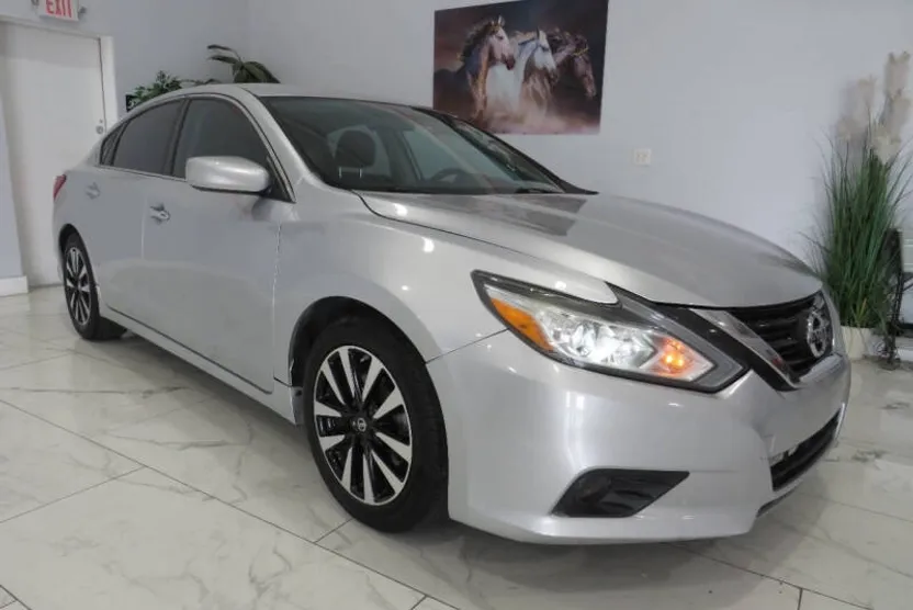 2018 Nissan Altima 2.5 SV photo 1