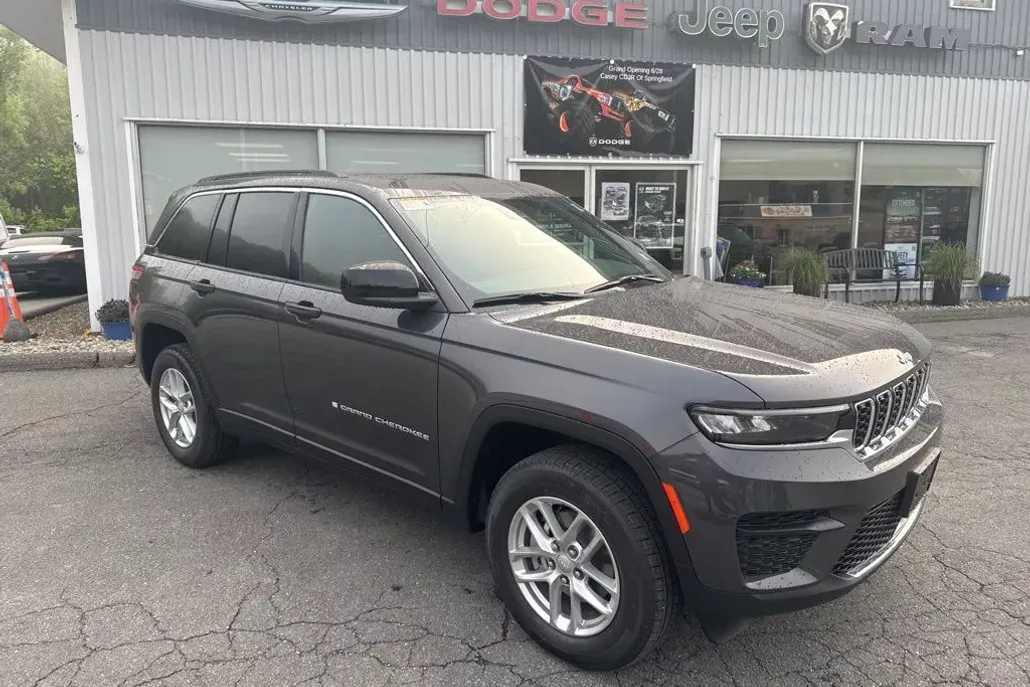 2025 Jeep Grand Cherokee Laredo photo 1