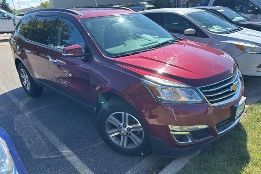 2016 Chevrolet Traverse 1LT photo 1