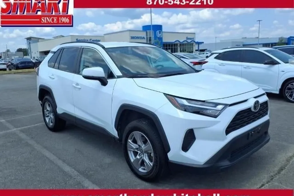2024 Toyota RAV4 XLE photo 1