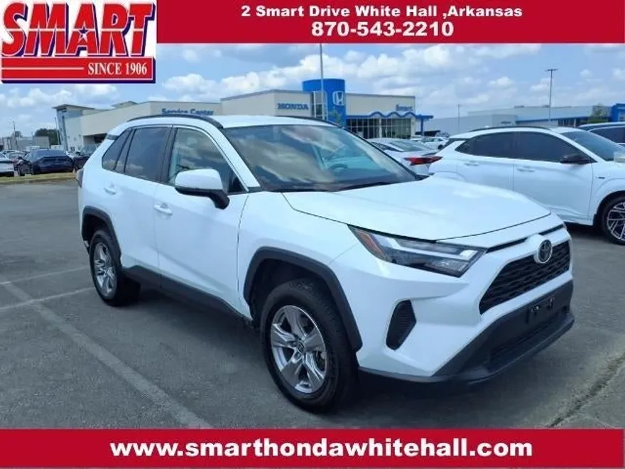 2024 Toyota RAV4 XLE photo 1