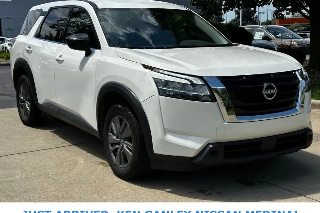 2024 Nissan Pathfinder S photo 1