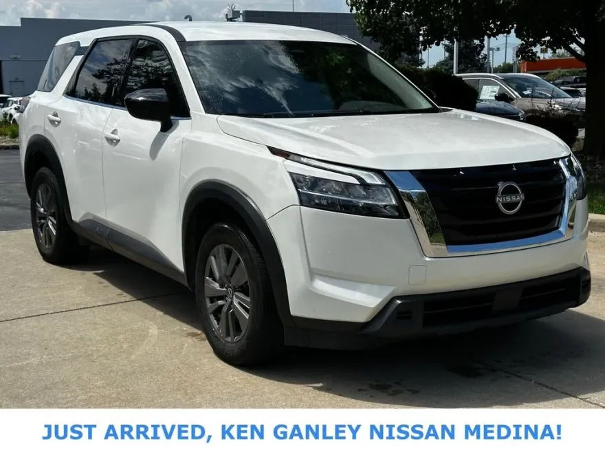 2024 Nissan Pathfinder S photo 1