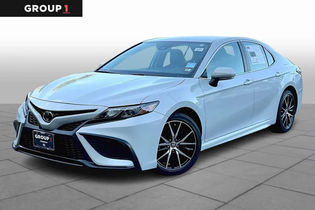 2024 Toyota Camry SE photo 1