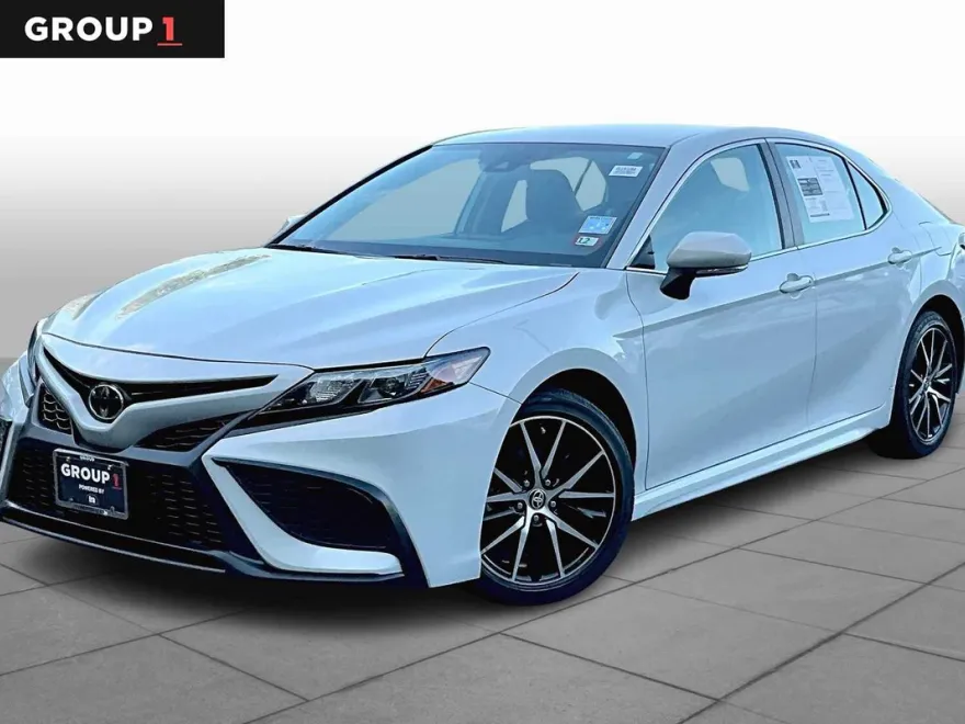 2024 Toyota Camry SE photo 1