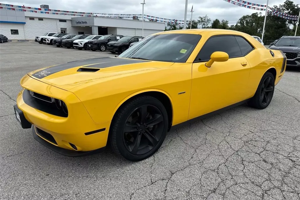 2017 Dodge Challenger R/T photo 1