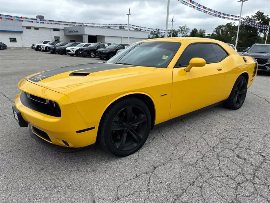 2017 Dodge Challenger R/T photo 1