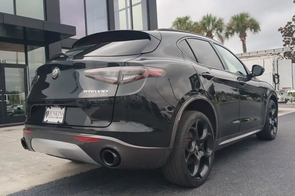 2024 Alfa Romeo Stelvio Ti photo 1