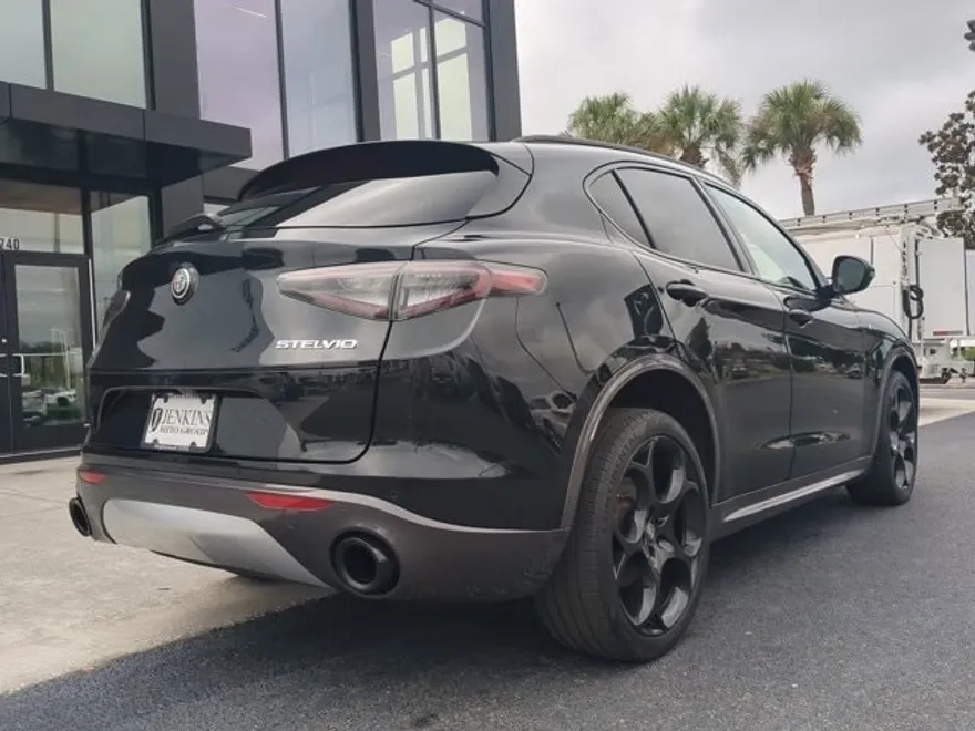 2024 Alfa Romeo Stelvio Ti photo 1