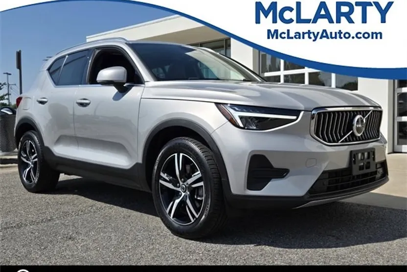 2025 Volvo XC40 AWD Core photo 1