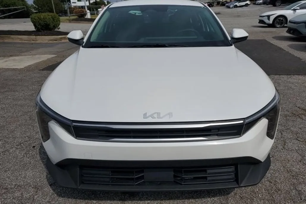 2025 Kia K4 LXS photo 1