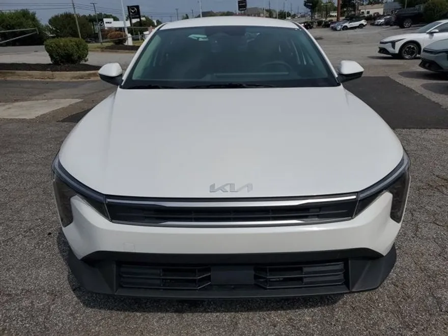 2025 Kia K4 LXS photo 1
